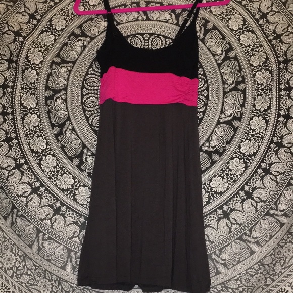 Express dress - Picture 3 of 3